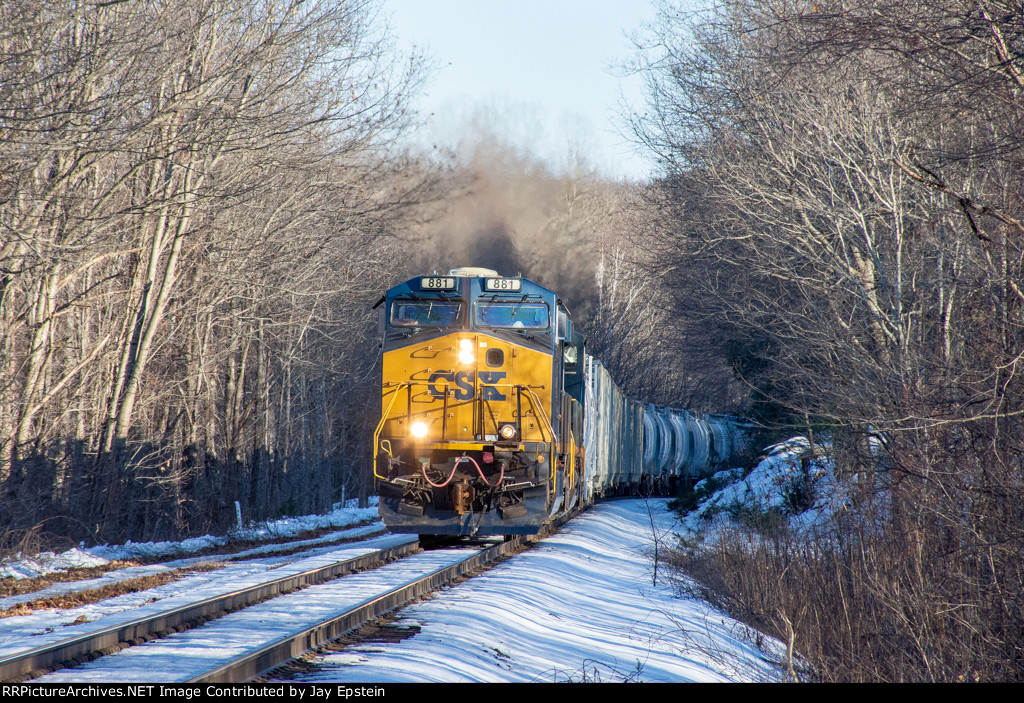 Q425 climbs upgrade through the woods west of Huntington 